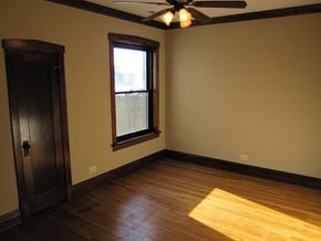 Chicago apartment for rent - the living room with hardwood floors and a ceiling fan