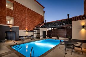 Los Angeles apartment for rent - A swimming pool in a backyard with a table and chairs.