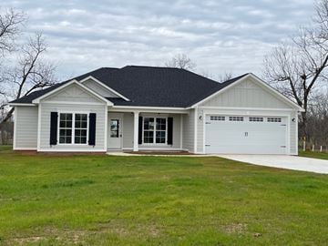 Leesburg house for rent - a white house with a yard and a garage door
