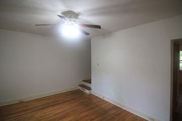 Pittsburgh house for rent - a living room with a ceiling fan and a white wall