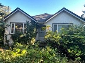 Victoria apartment for rent - a house with a lot of bushes in front of it