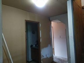 Victoria apartment for rent - a room with a white wall and a mirror and a closet