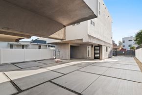 Los Angeles apartment for rent - A modern building with a flat roof and a concrete facade.