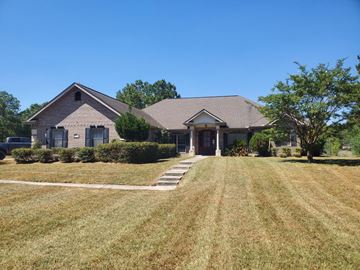 Leesville house for rent - a house with a lawn and a driveway