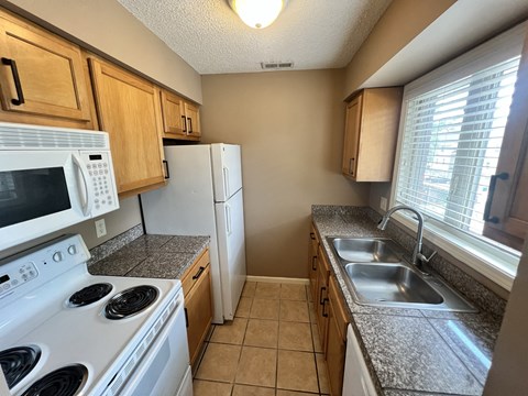 Floor plan for 2 beds, 1 bath, 698 sqft