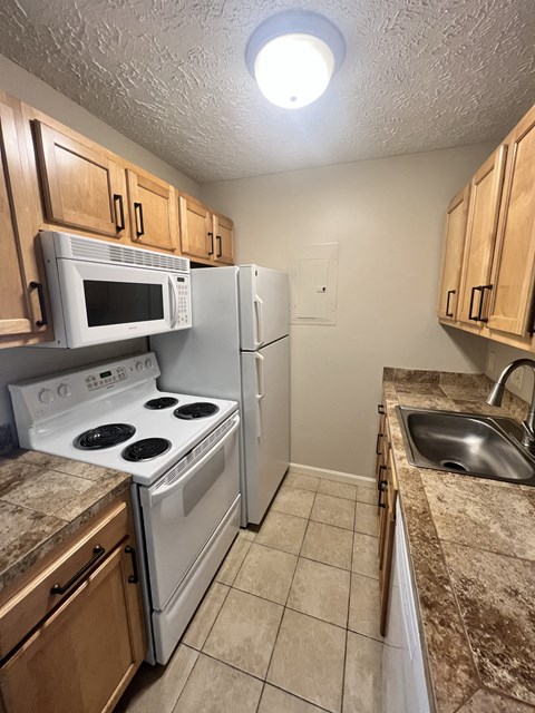 Floor plan for 1 bed, 1 bath, 588 sqft