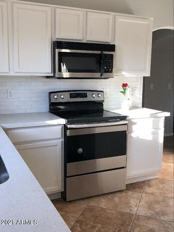 Buckeye house for rent - a kitchen with a stove and a microwave