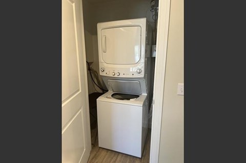 Floor plan for 1 bed, 1 bath, 690 sqft