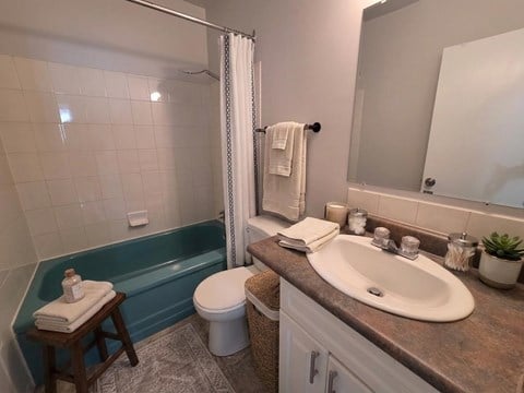 Floor plan for 1 bed, 1 bath, 656 sqft