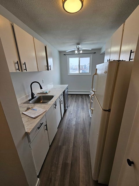 Floor plan for 1 bed, 1 bath, 604 sqft