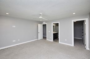 Waukee apartment for rent - A spacious room with a ceiling fan and carpeted floor.