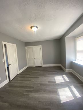 Cincinnati apartment for rent - A room with a grey floor and a white ceiling.