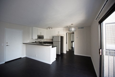 Floor plan for 2 beds, 2 baths, 950 sqft