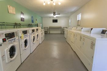 24-Hour laundry lounge with tv and wi-fi