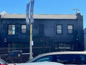 Los Angeles apartment for rent - an old building with a car parked in front of it