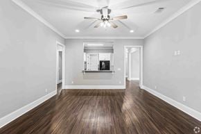 Columbus apartment for rent - A room with wooden floors and a ceiling fan.