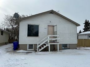 Prince Albert house for rent - a small white house in the snow
