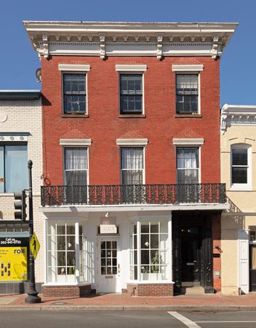 Washington apartment for rent - the building in which the hotel is located