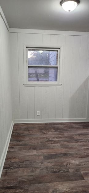 Clinton house for rent - a small room with a window and a wooden floor