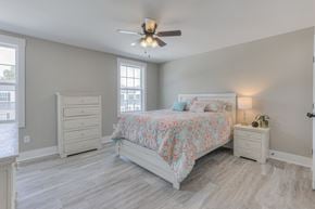 Manchester apartment for rent - a bedroom with a bed and a ceiling fan