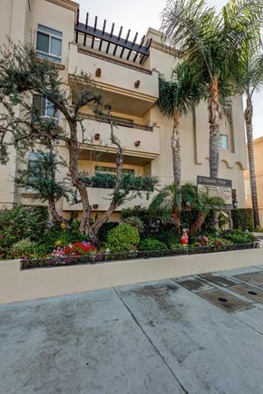 Sherman Oaks apartment for rent - the building in which the apartment is located