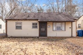 Saint Louis house for rent - a small tan house with a black door