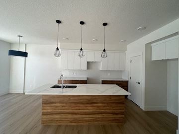 Edmonton house for rent - Main, 159 Cavanagh Common Southwest