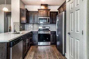 Bend apartment for rent - a kitchen with a stove and a refrigerator