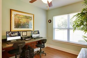York apartment for rent - A room with a desk, chair, and computer.
