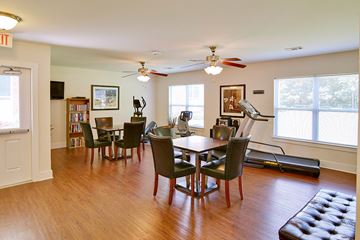 York apartment for rent - A dining room with a table and chairs.