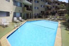 Los Angeles apartment for rent - the swimming pool at the resort at longboat key club
