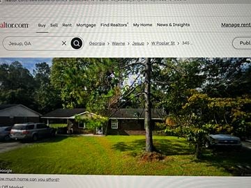 Jesup house for rent - a screenshot of a house with a tree in the yard