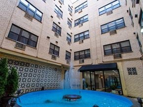 Chicago apartment for rent - Fountain Courtyard