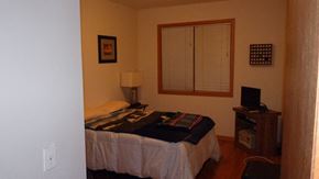 Chicago apartment for rent - a bedroom with a bed and a window