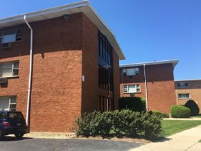 Skokie apartment for rent - 8250 Niles Center Rd Exterior