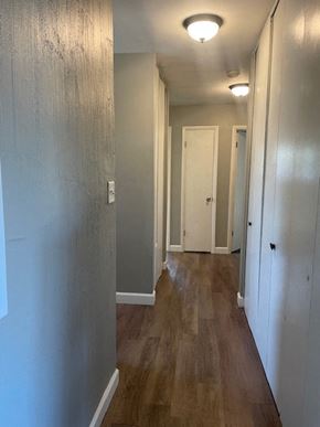 Lima house for rent - a hallway with wooden floors and a white door