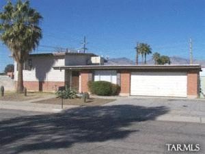 Tucson house for rent - a house with two garage doors and palm trees