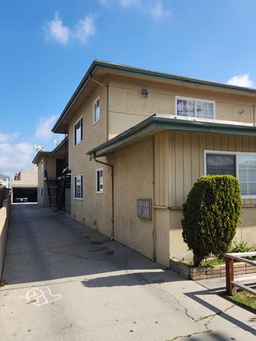 Hawthorne apartment for rent - an apartment building with a driveway in front of it