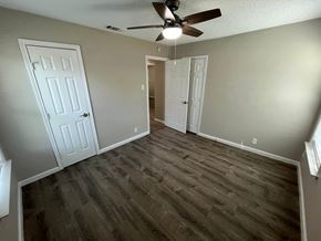 Grand Prairie house for rent - 829 SW 5th St