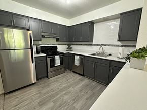 Albuquerque townhouse for rent - Model Kitchen