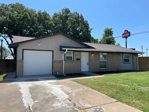 Mesquite house for rent - A house with a garage and a driveway in front.