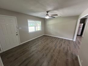 Garland house for rent - 2100 Camden
