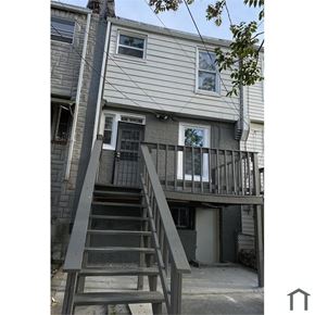 Baltimore house for rent - A grey house with a staircase leading to the entrance.