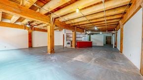 St. Paul apartment for rent - an empty room with a red couch in the corner of it