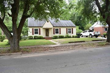 Fort Valley house for rent - a house with a white truck parked in front of it