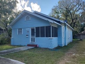 Jacksonville house for rent - a blue house with a roof on the side of a street