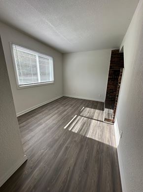 Lima house for rent - A room with wooden flooring and a window with blinds.