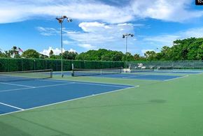 Bradenton house for rent - two tennis courts on a blue and green court