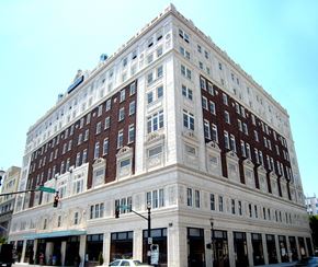 Louisville apartment for rent - a tall building on a city street with a traffic light