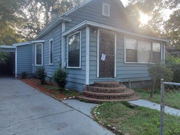 Jacksonville house for rent - a blue house with a sidewalk in front of it